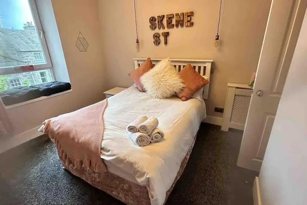 Executive Top Floor 1 Bedroom Apartment Aberdeen